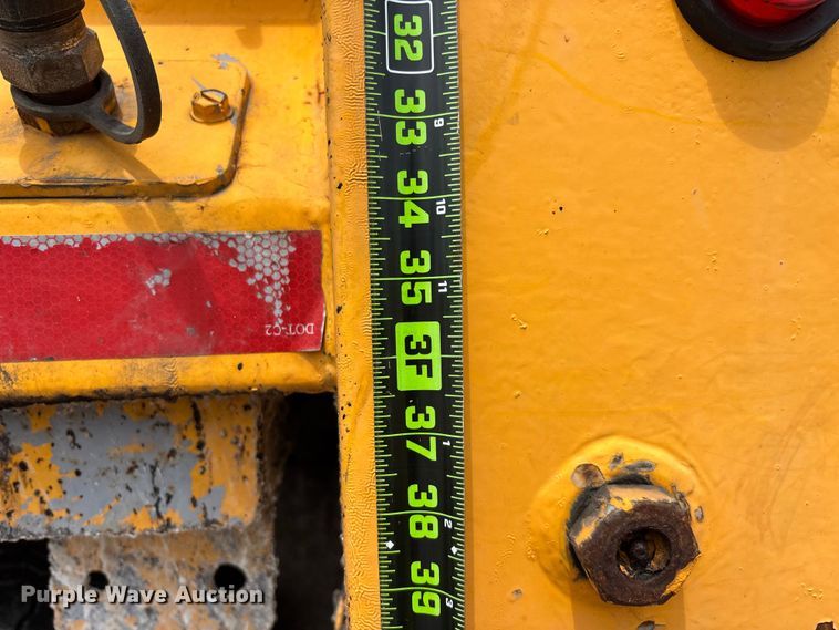 image for item FG0572 2010 International 7600 dump truck