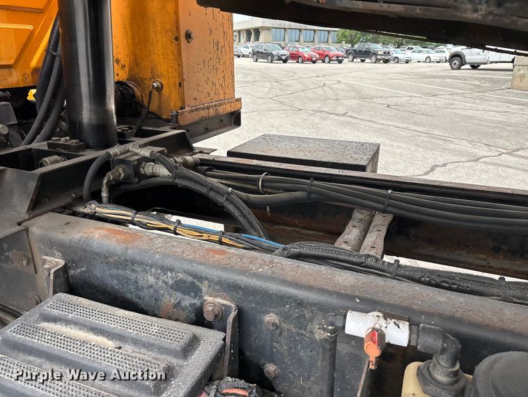 image for item FG0572 2010 International 7600 dump truck