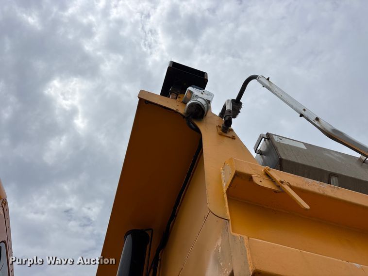 image for item FG0572 2010 International 7600 dump truck