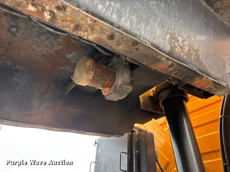 image for item FG0572 2010 International 7600 dump truck
