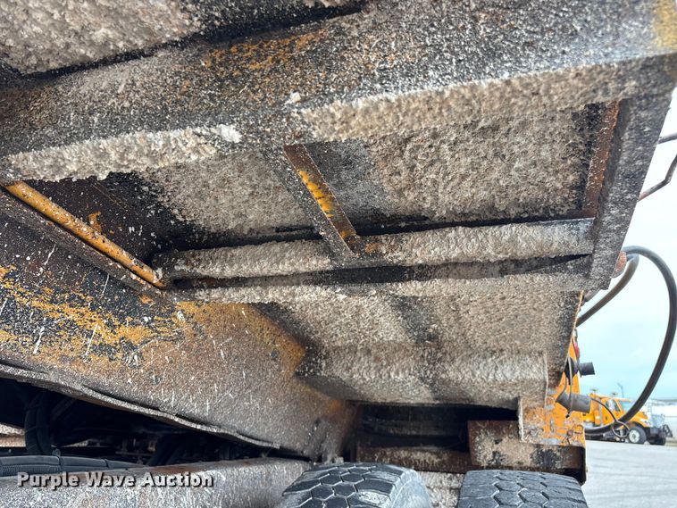 image for item FG0572 2010 International 7600 dump truck