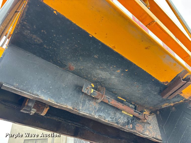 image for item FG0572 2010 International 7600 dump truck