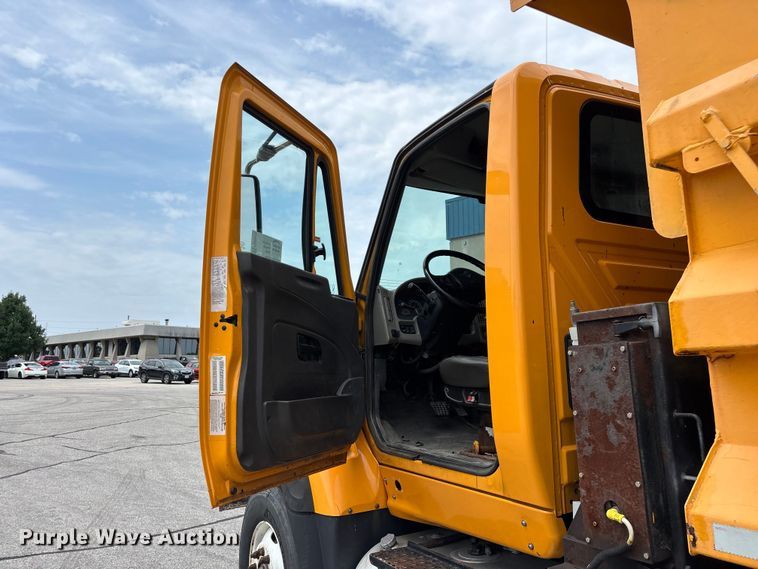 image for item FG0572 2010 International 7600 dump truck