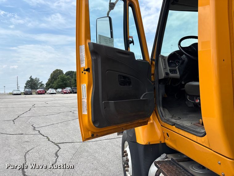 image for item FG0572 2010 International 7600 dump truck