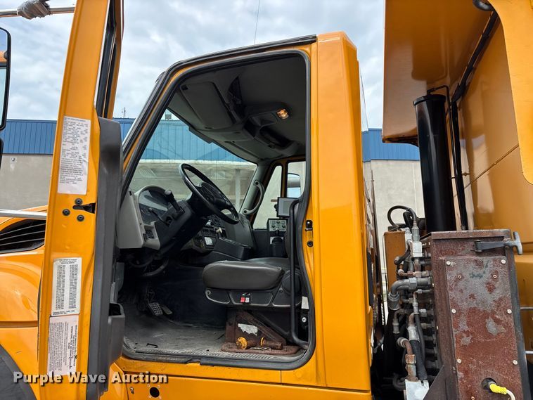 image for item FG0572 2010 International 7600 dump truck