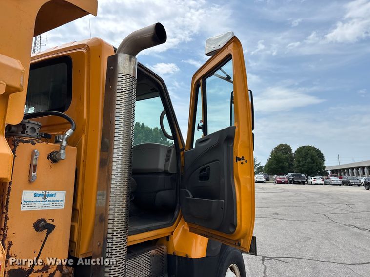 image for item FG0572 2010 International 7600 dump truck