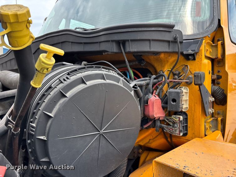 image for item FG0572 2010 International 7600 dump truck