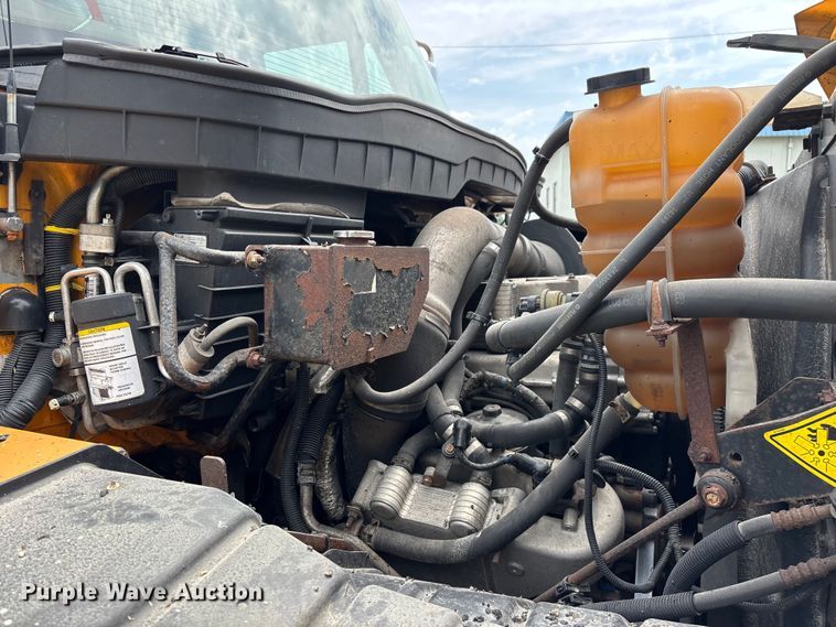image for item FG0572 2010 International 7600 dump truck