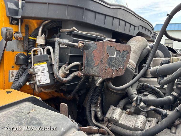 image for item FG0572 2010 International 7600 dump truck