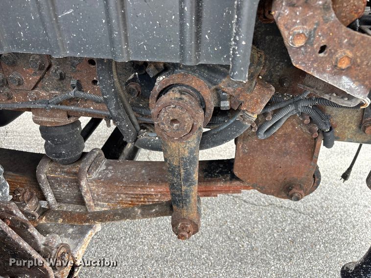 image for item FG0572 2010 International 7600 dump truck