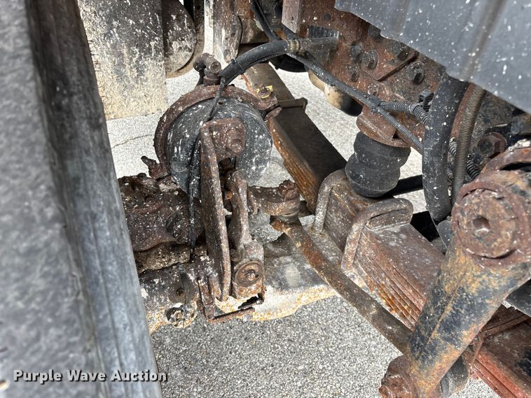 image for item FG0572 2010 International 7600 dump truck