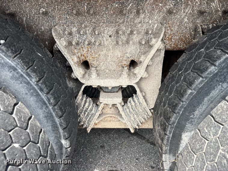 image for item FG0572 2010 International 7600 dump truck