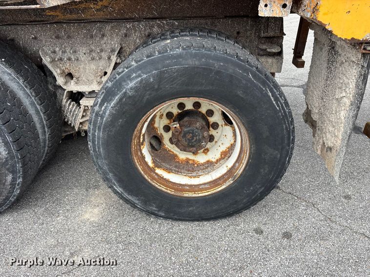 image for item FG0572 2010 International 7600 dump truck