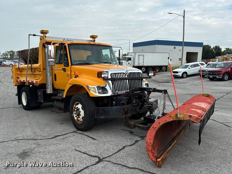 image for item FG0573 2006 International 7400 dump truck
