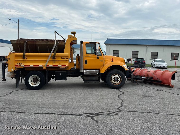 image for item FG0573 2006 International 7400 dump truck