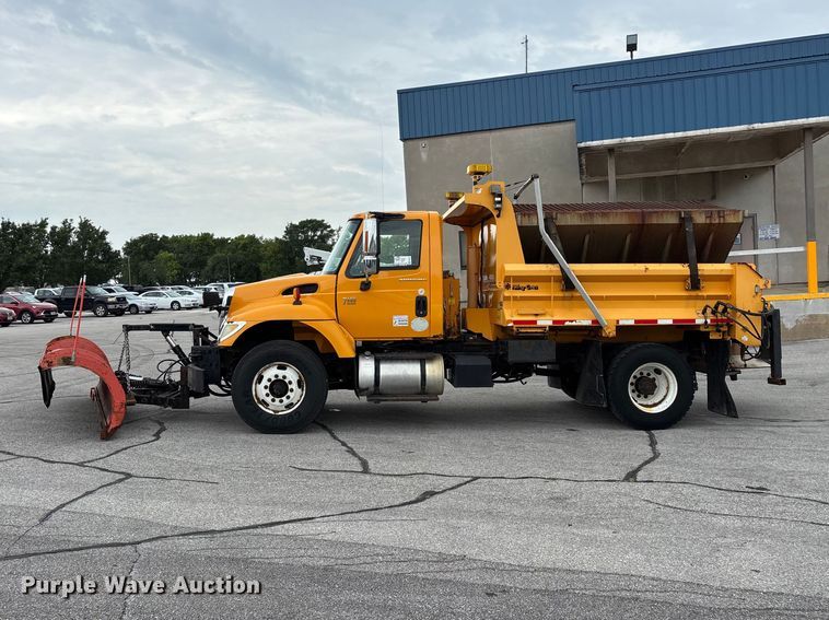 image for item FG0573 2006 International 7400 dump truck