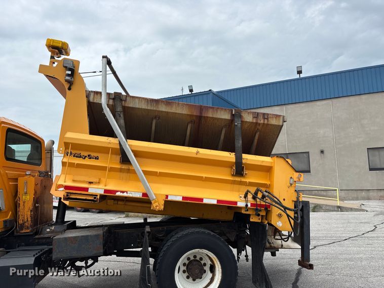 image for item FG0573 2006 International 7400 dump truck
