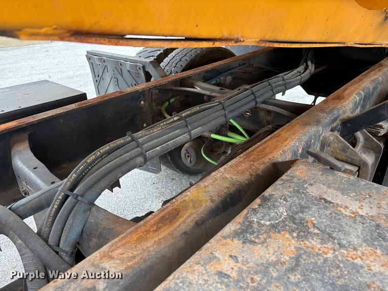 image for item FG0573 2006 International 7400 dump truck