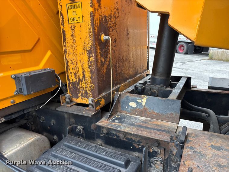 image for item FG0573 2006 International 7400 dump truck