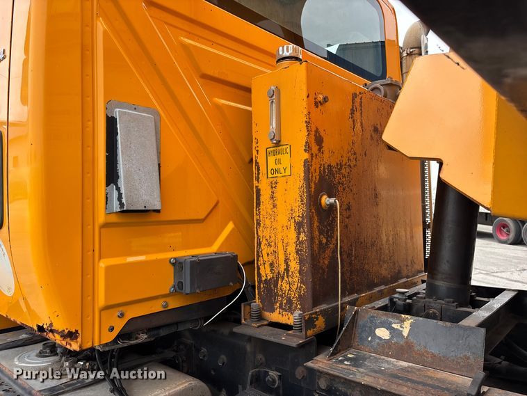 image for item FG0573 2006 International 7400 dump truck