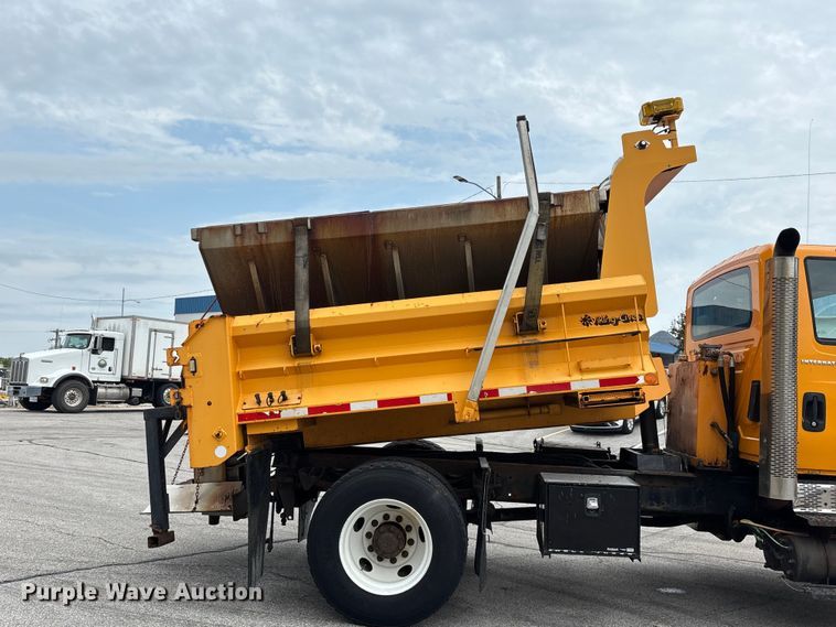 image for item FG0573 2006 International 7400 dump truck