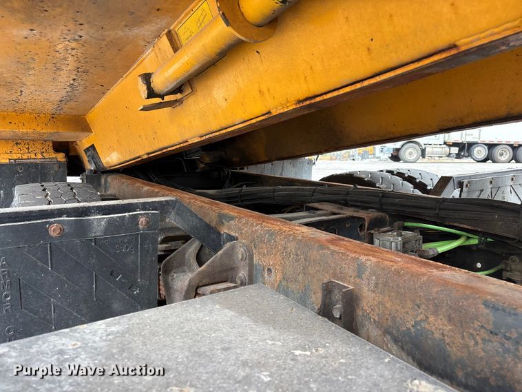 image for item FG0573 2006 International 7400 dump truck