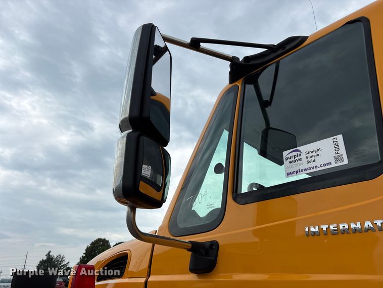image for item FG0573 2006 International 7400 dump truck