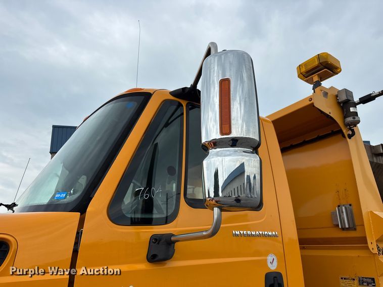 image for item FG0573 2006 International 7400 dump truck