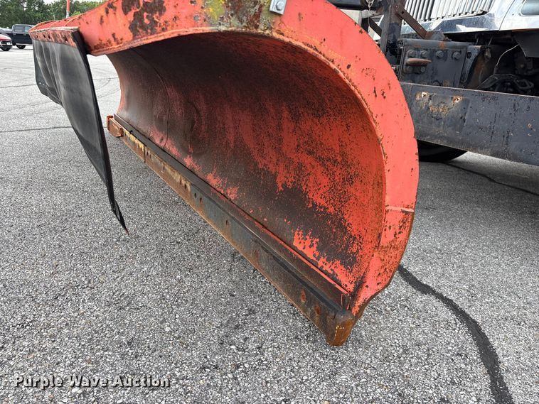 image for item FG0573 2006 International 7400 dump truck