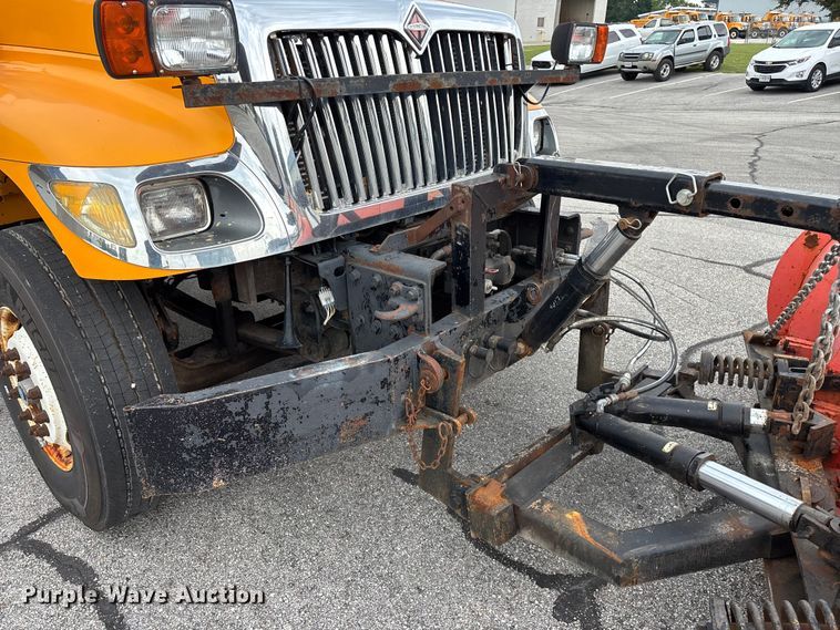 image for item FG0573 2006 International 7400 dump truck