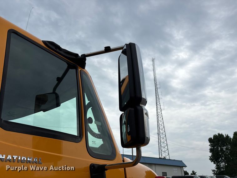 image for item FG0573 2006 International 7400 dump truck
