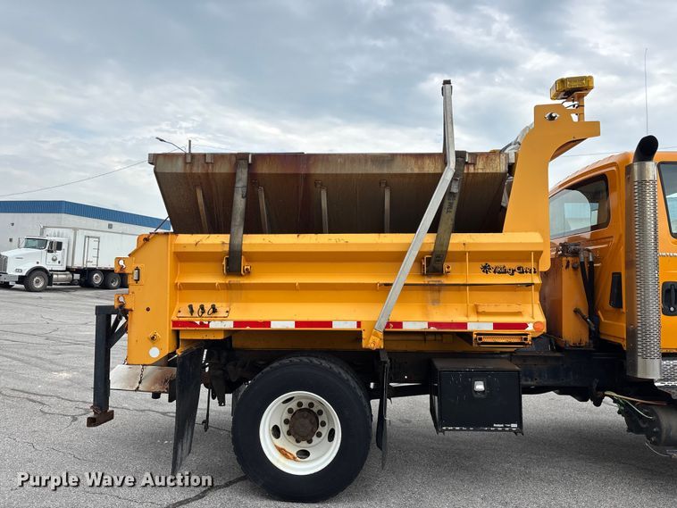 image for item FG0573 2006 International 7400 dump truck