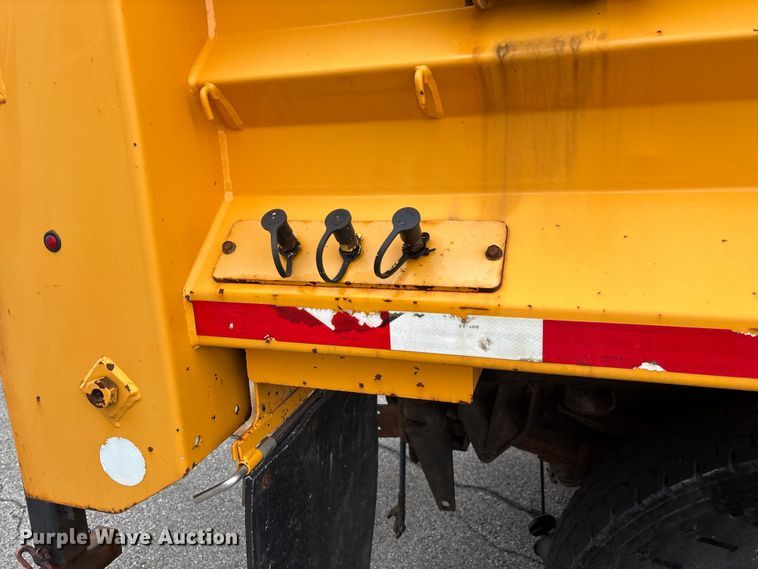 image for item FG0573 2006 International 7400 dump truck
