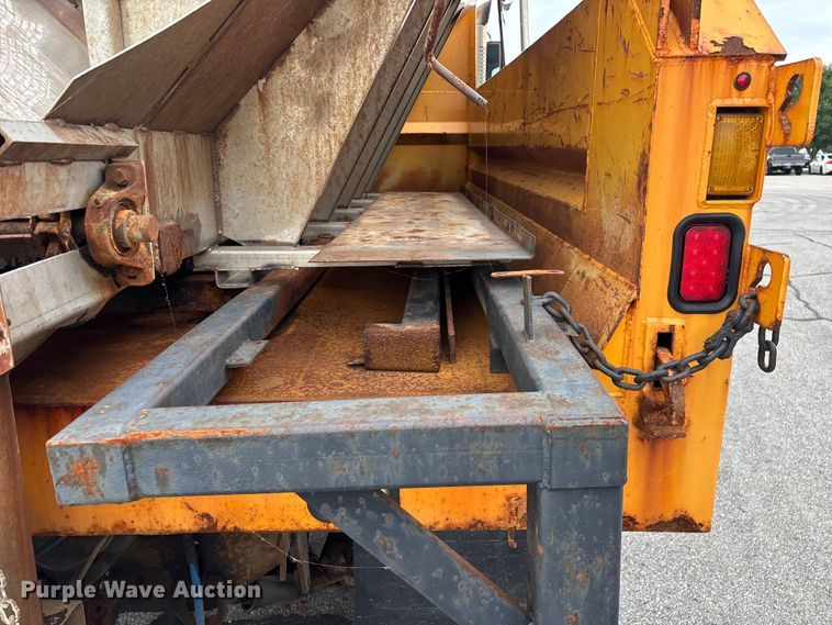 image for item FG0573 2006 International 7400 dump truck