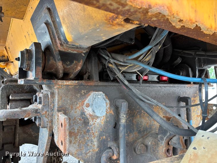 image for item FG0573 2006 International 7400 dump truck