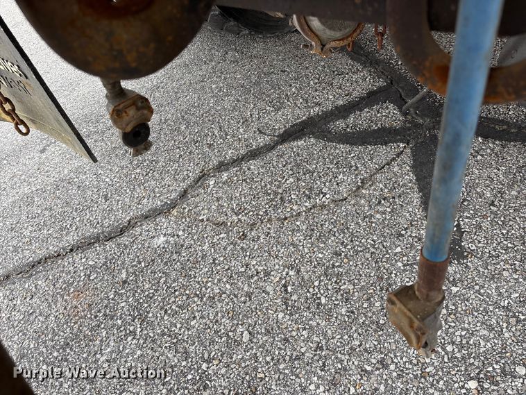 image for item FG0573 2006 International 7400 dump truck
