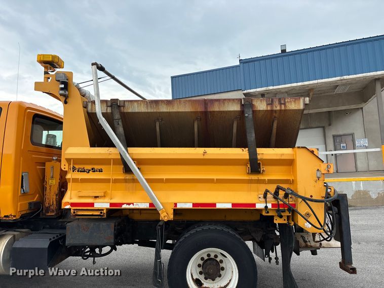 image for item FG0573 2006 International 7400 dump truck