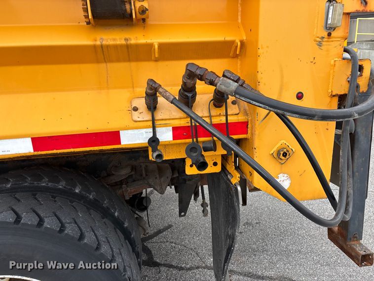 image for item FG0573 2006 International 7400 dump truck