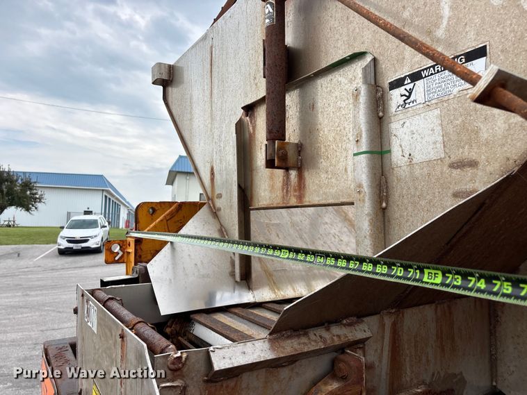image for item FG0573 2006 International 7400 dump truck