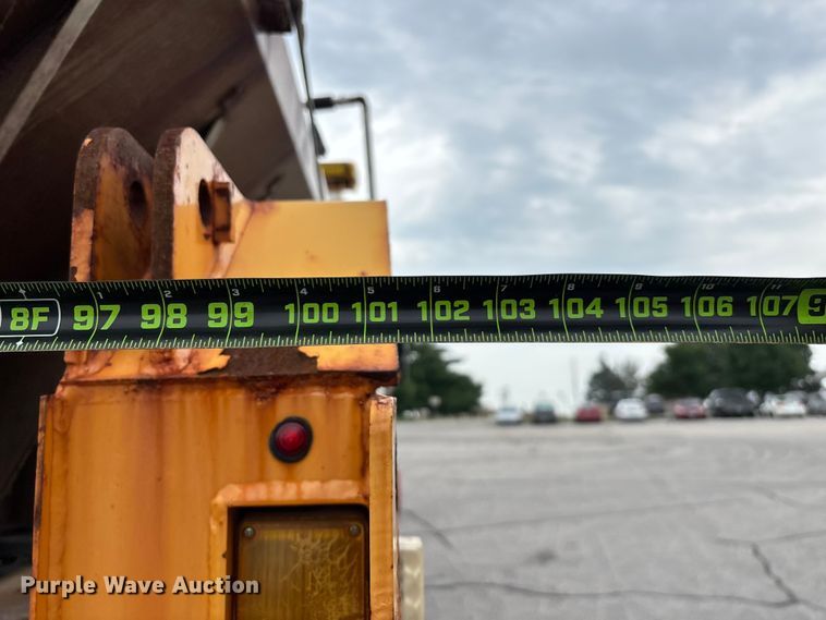 image for item FG0573 2006 International 7400 dump truck