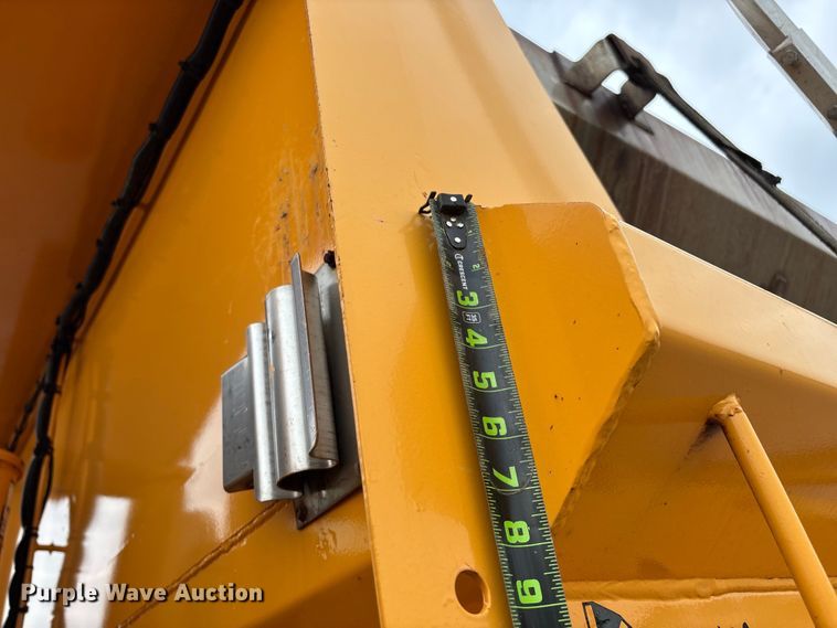 image for item FG0573 2006 International 7400 dump truck