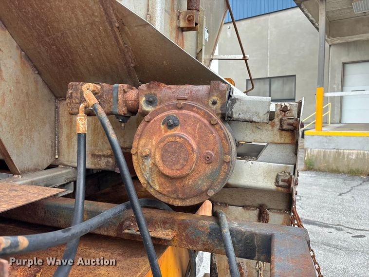 image for item FG0573 2006 International 7400 dump truck