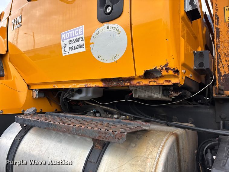 image for item FG0573 2006 International 7400 dump truck