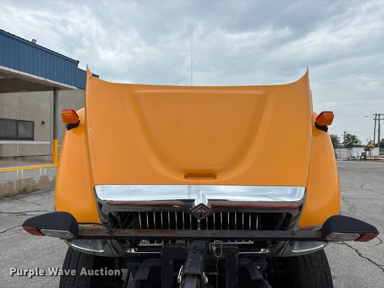 image for item FG0573 2006 International 7400 dump truck