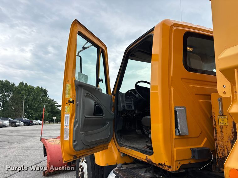 image for item FG0573 2006 International 7400 dump truck
