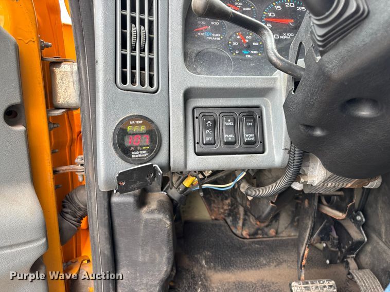 image for item FG0573 2006 International 7400 dump truck