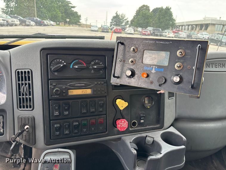 image for item FG0573 2006 International 7400 dump truck