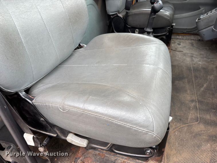 image for item FG0573 2006 International 7400 dump truck