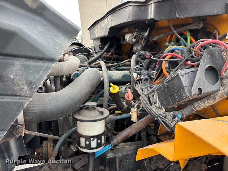 image for item FG0573 2006 International 7400 dump truck