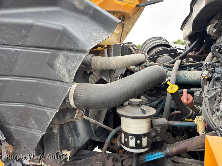 image for item FG0573 2006 International 7400 dump truck